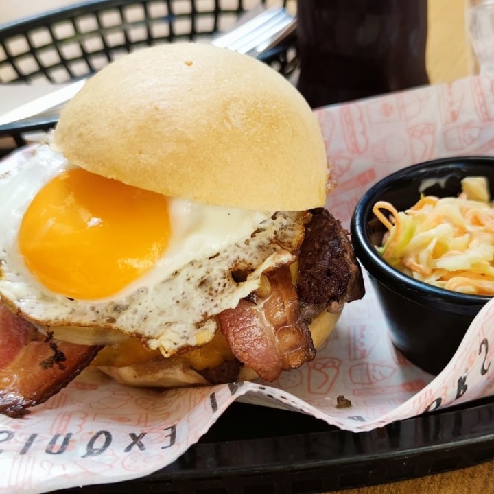 🎄🍔¡Cómo nos apetece una buena hamburguesa! 🥤🍔 Disfruta en PALM CAFE CITY en zona Triana de el almuerzo, una pausa en la jornada de compras o esa quedada con l@s amig@s. Disfruta de la navidad en PALM CAFE CITY. 🎄 #palmcafelovers #zonatriana #palmcafecity #palmcafeworld #smoothies #Hamburguesas #triana #burger #milkshake #grancanaria #zonatriana #laspalmas #constantino
